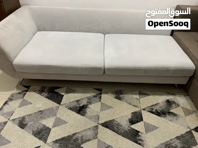 كنبة بحالة ممتازة بحجم سرير مفرد
