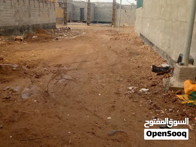 ربع دونم مع بيت غير كامل قريب على شارع اربع بيوت عن شارع العام