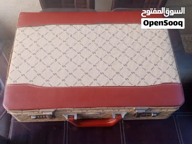طقم ادوات مائدة في حقيبة