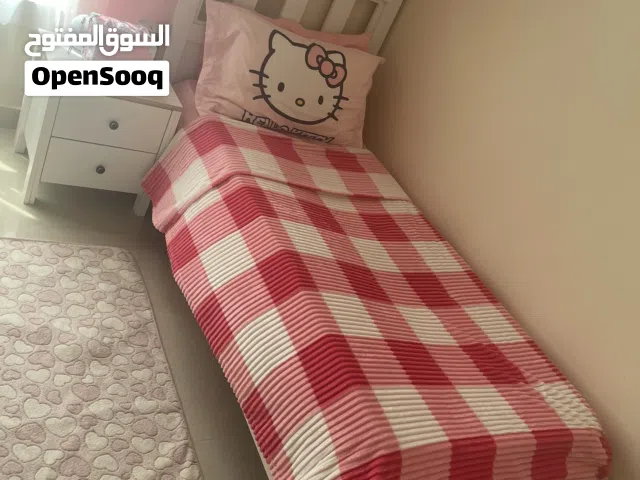 2 سرير مفرد مع كومدينة
