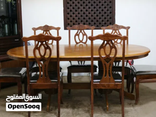 طاولة سفرة بحالة الوكالة للبيع! الملحقات:  الكراسي6  بحالتها ممتازه مطلوب السعر 100