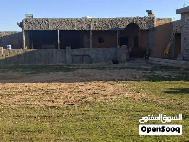 مزرعة استراحة سمي ماشئت الطلحية شارع غاز قريب من قطران فيها حضائر حوض سباحة