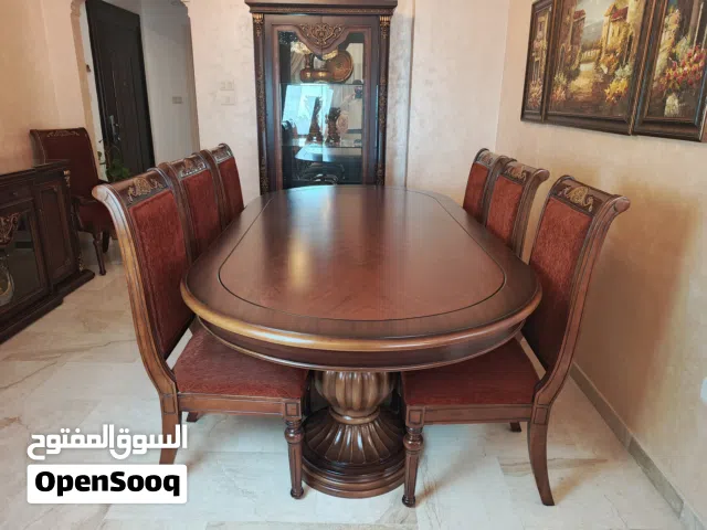 طاولة طعام و كونسول مع مراة و فترينه بحالة ممتازة جدا