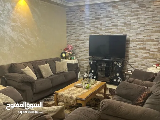 غرفة جلوس صالون 9 مقاعد تفصيل من خشب سويد وزان مريحه مع طقم طاولات وسط من الزان .. للبيع بسعر مغري