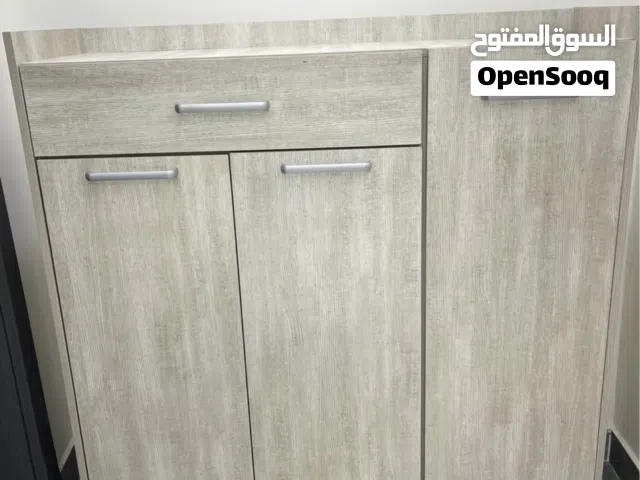 خزانة أحذية خشبية بتصميم عصري