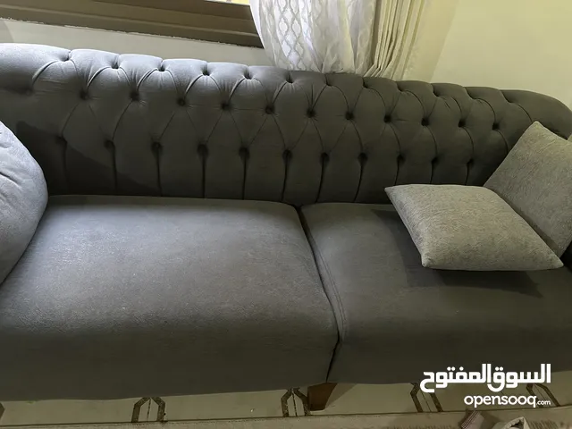 طقم كنب تفصيل 7 مقاعد مستعمل شهر فقط للبيع بداعي السفر