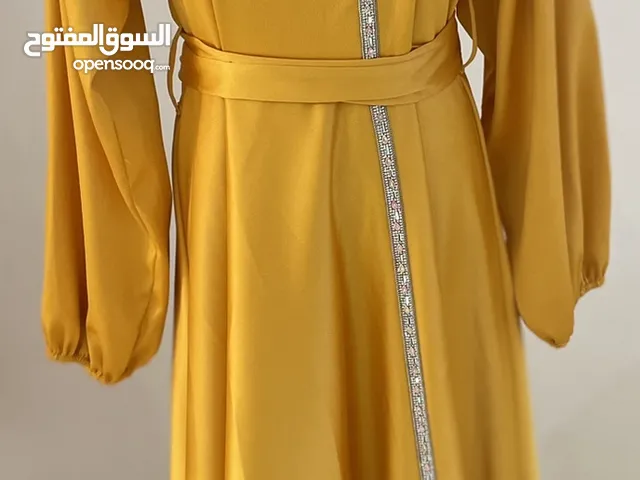 فساتين للبيع والايجار