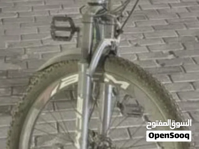 دراجة للبيع – نظيفة، عملية، وجاهزة للاستخدام اليومي والرياضة