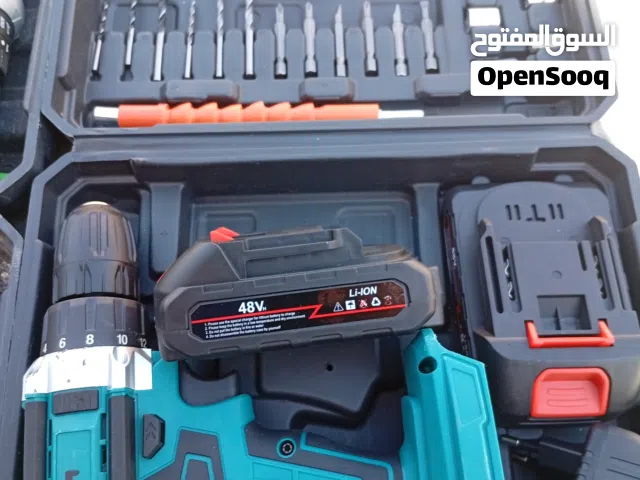 طقم مفك ومثقاب لاسلكي يعمل ببطارية قابلة للشحن من ماركة ماكيدا. مع 2بطريات 48v