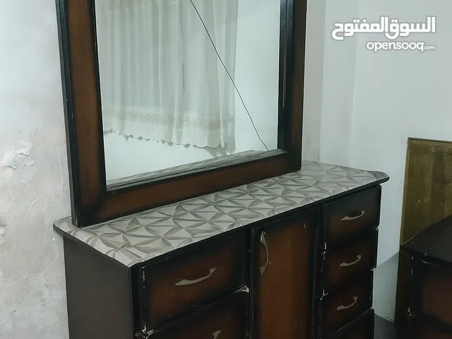 خزانة ملابس + تسريحة ب سعر مغري جدا