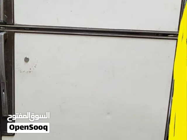 ثلاجة هيتاشي أكبر مقاس ممتازة مافيها اي مشاكل بحالة جيدة