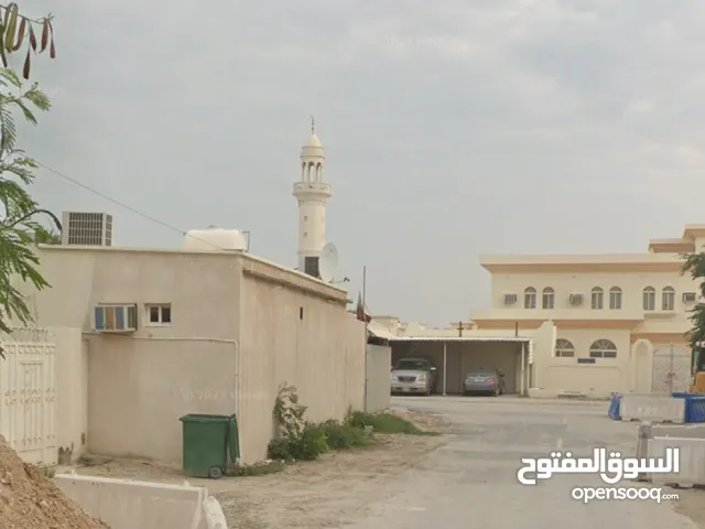 للبيع بيت شعبي بام صلال محمد -بجانب مسجد خمس غرف و ثلاثةحمامات وحوش مساحة 602 متر