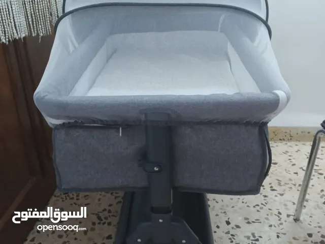 سرير بيبي شبه جديد