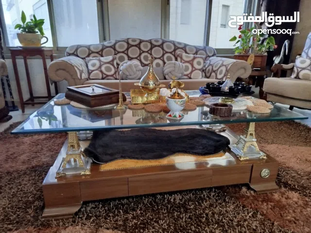 طقم صالون ضيوف معك طاوله وسط شبه جديد