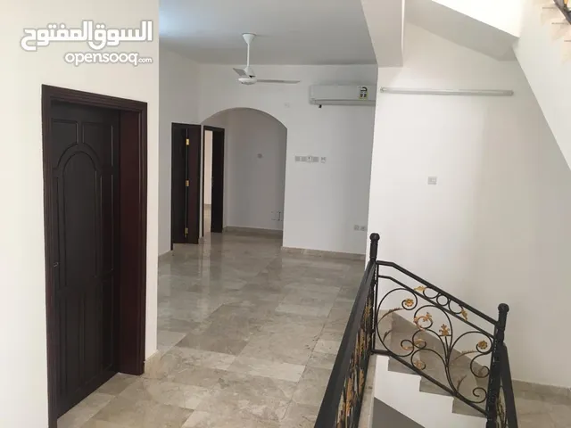 320 m2 4 Bedrooms Villa for Rent in Muscat Al Mawaleh