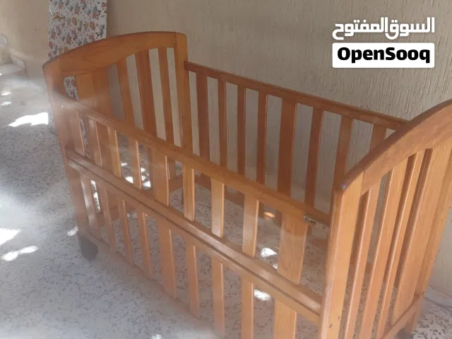 سرير أطفال مستعمل بحالة جيدة جدا
