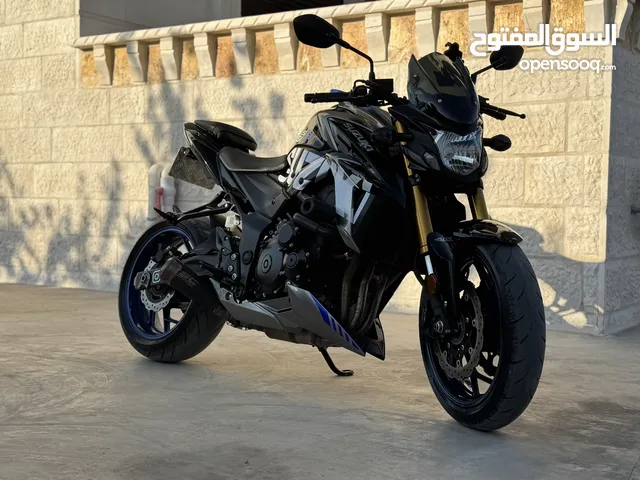 سوزوكي GSX750 بحالة الوكالة 2021 بسعر مغري