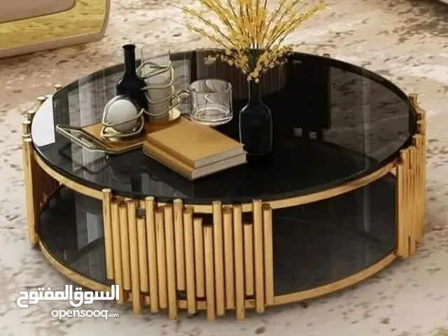 طاولات مجالس ذات تصميم عصري ومبتكر مما يضفي لمسة من الفخامة والأناقة. تصميم فريد وجذاب