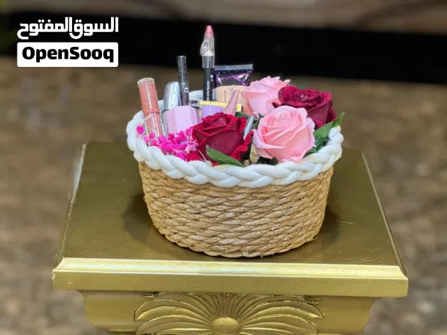 مكونات البكج بلشر 3 درجات  كونسيلر  جلوس الشفاه مناكير عدد 2  هايلايت   فاونديشن  حمره