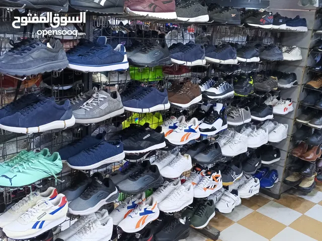 شروة محل كامل ستوكات جديد بضاعة مميزة للعيد أحذية رياضية رجالي ستاتي اطفال ماركات وغير ماركات