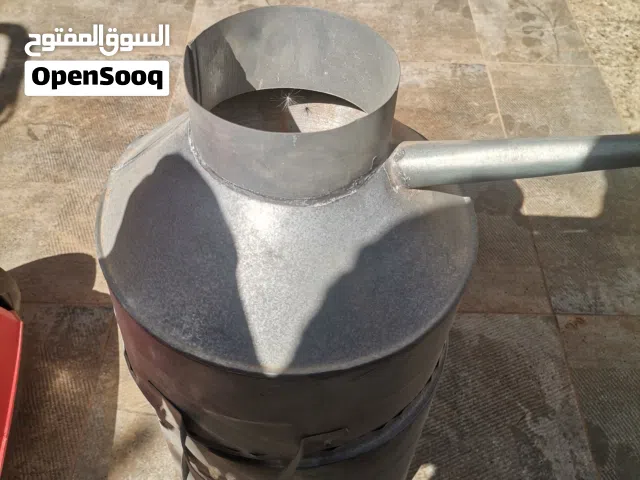 قطارة اعشاب مثل الزعتر والاكليل والنعناع وغيرها