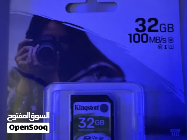 مساحة تخزين 32GB النوع kingston وعدسات لونين اصفر وبرتقالي