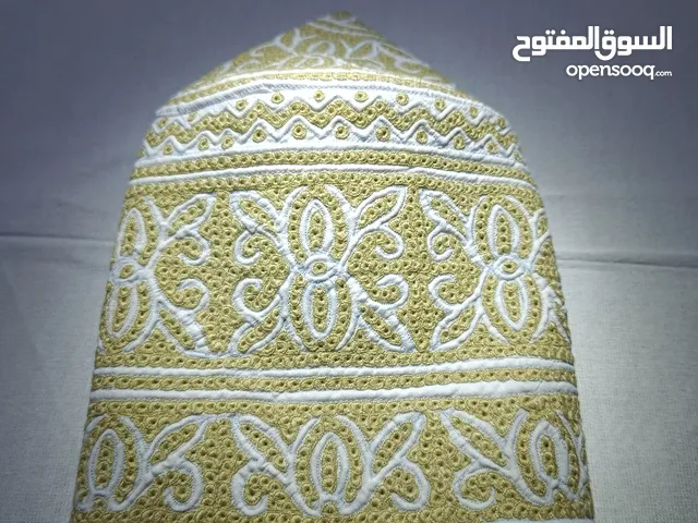 كمة جميلة ( نقش عماني مرتب ) مناسبة الدشاديش البيضاء و الدشاديش ذهبية اللون