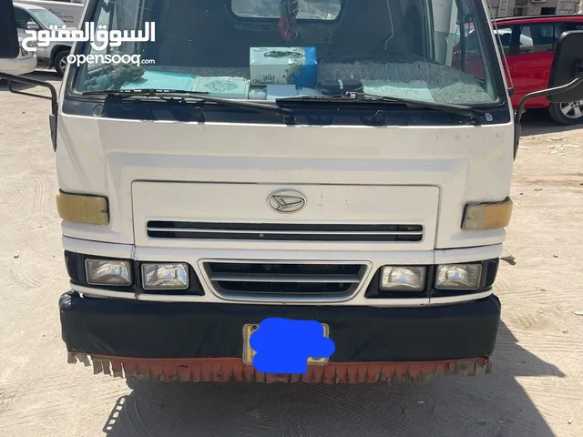 Box Daihatsu 2005 in Farwaniya