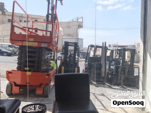 رافعات شوكية وسيزرات للإيجار