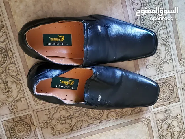 جزمة للبيع ماركة التمساح للبيع بسعر رخيص جدا للتواصل