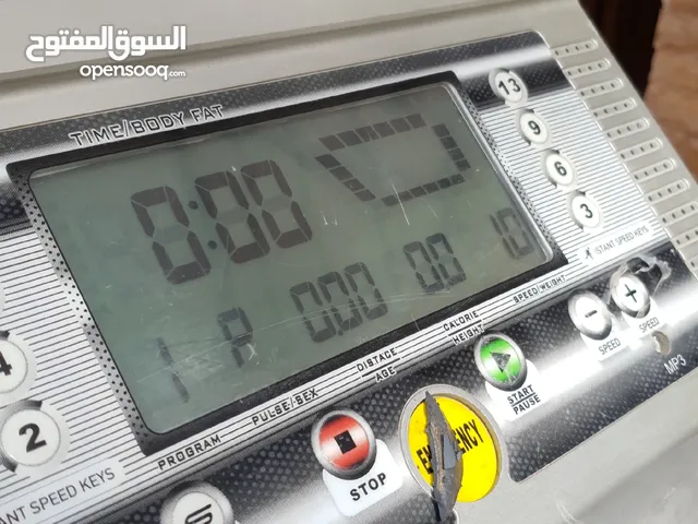 جهاز للمشي والجري