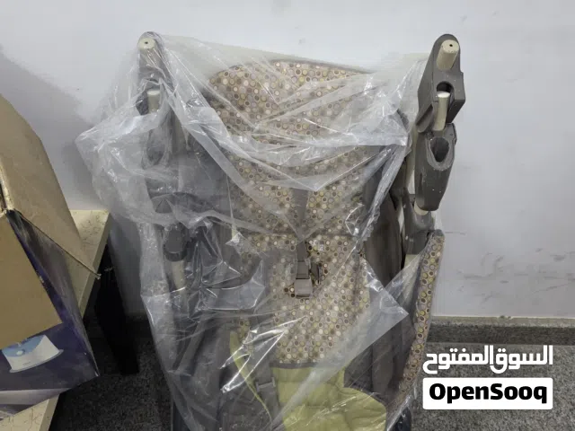 عربيه اطفال نظيفة ومفسلة في المغسلة