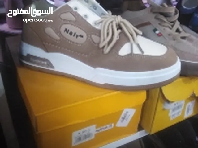 40 Sport Shoes in Ajdabiya