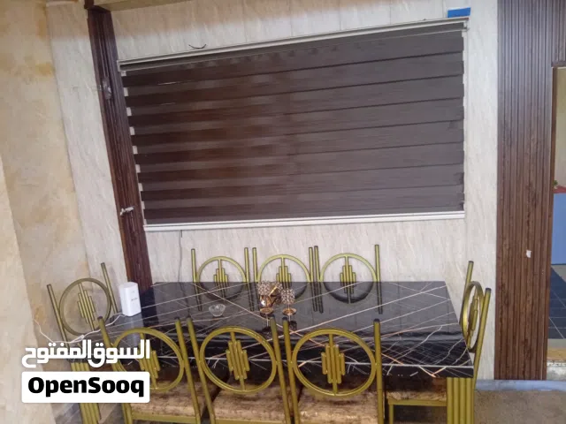 طاوله سفره مترين بمتر ثمان كراسي للبيع السعر 100 دينار