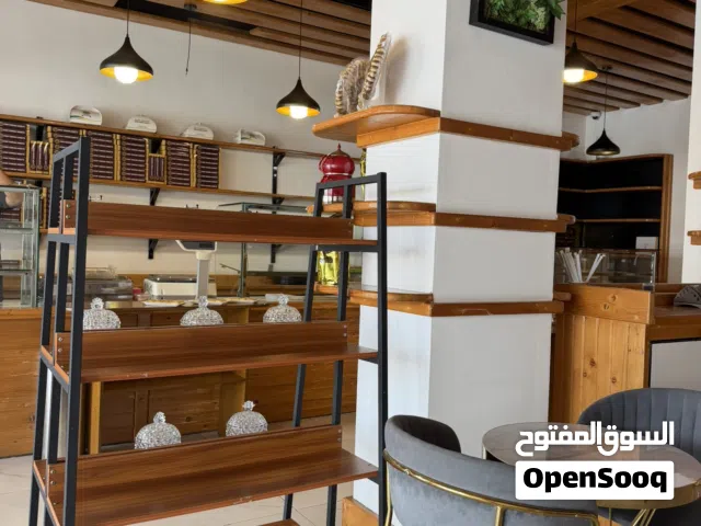 محل حلويات + كوافي