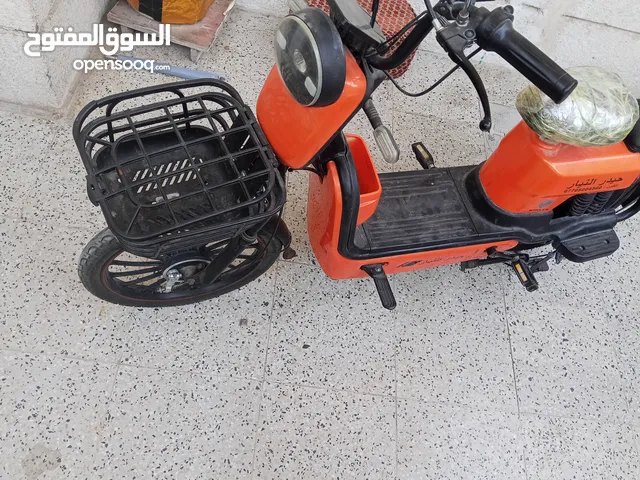 درجة شحن للبيع يحتاجلها بطاريات ما بيها السعر والماشه مالته بيه عواج بس ما عليه شي السعر 175وبيه مجا