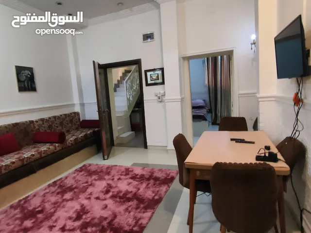 شقة مميزة للإيجار وسط العاصمة شارع ميزران مفروشة ومكان هادي وممتاز مقدم شهرين