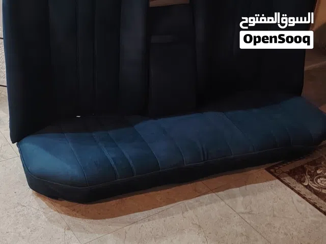 كرسي سيارة خلفي قرش و نص بحالة ممتازة