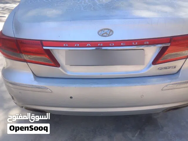2010 هيونداي ازيرا Standard