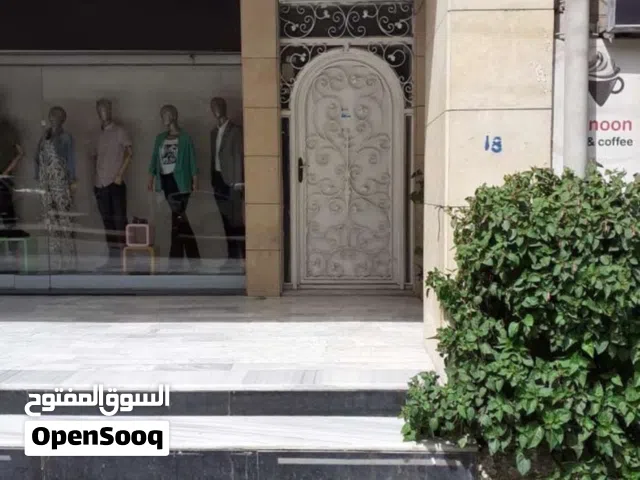 شقة للايجار، غرفة واحده ، او غرفتين للطلاب والموظفين ، غير مفروشة ،موقع مميز ، قريبة من الخدمات .