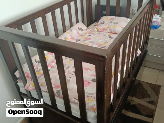 تخت بيبي و مرجيحة للاطفال لعمر سنة