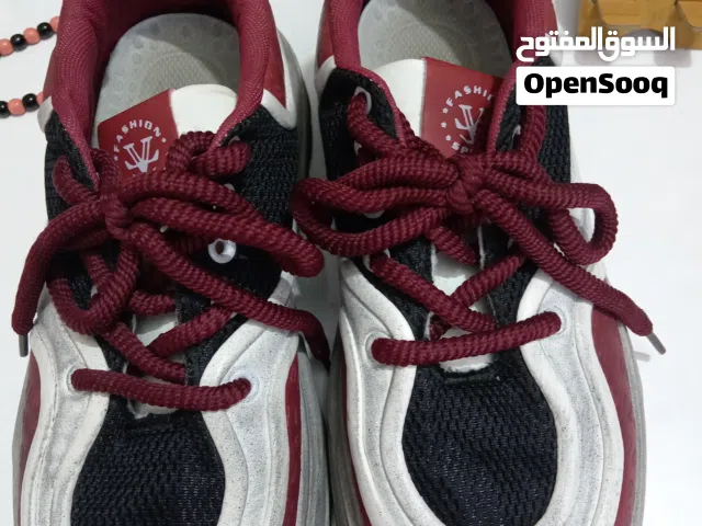 حذاء رياضي مستعمل