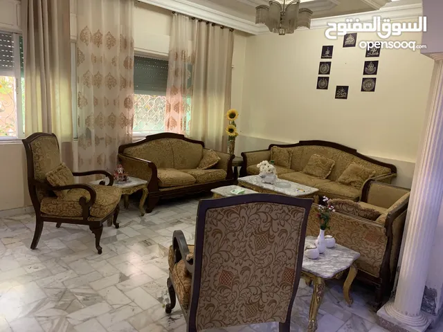 طقمين كنب 9 مقاعد و 5 مقاعد