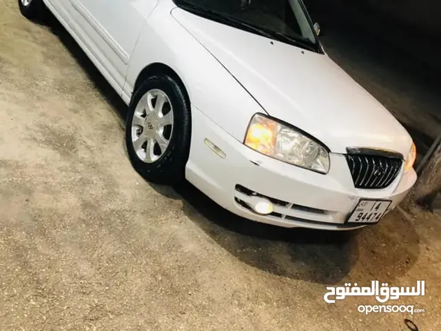 هيونداي xd 2003 لون ابيض