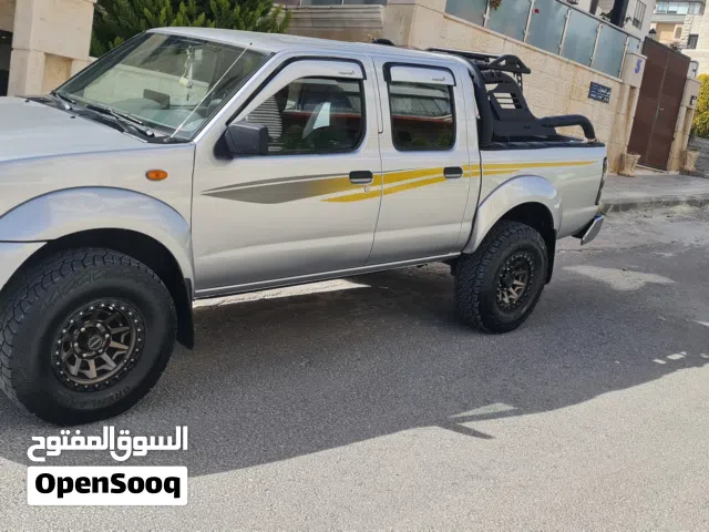 2011, نيسان, نافارا, LE