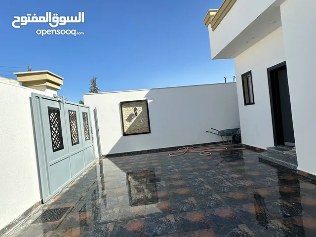 125 m2 3 Bedrooms Townhouse for Sale in Tripoli Ain Zara