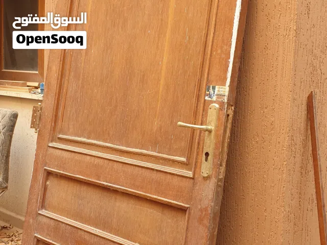 اربعة  ابواب خشبية بدون قفص .