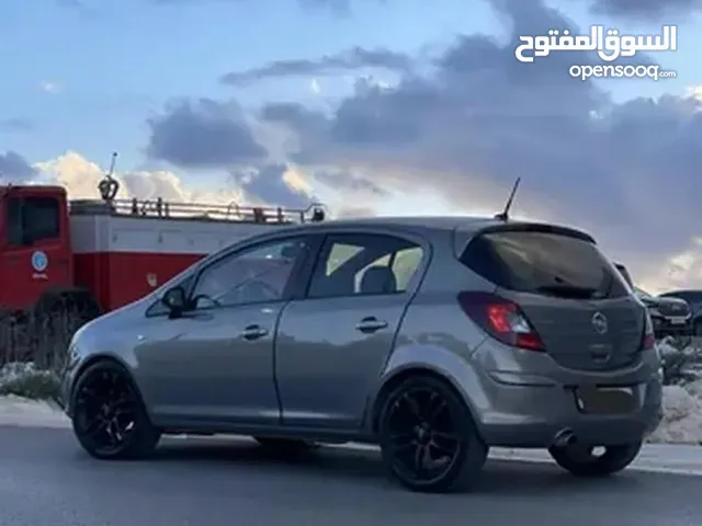 اوبل كورسا 2013 اوتوماتيك بحاله الوكاله ماشيه 95 الف كيلو
