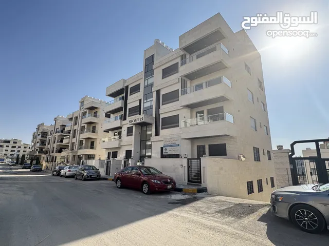 شقة مميزة للبيع  طابق ارضي مساحة 153م مع ترس 50م طريق المطار بسعر مميز