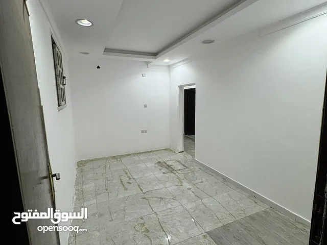 للإيجار شقة في عبدالله المبارك فوق السطح قطعة 4